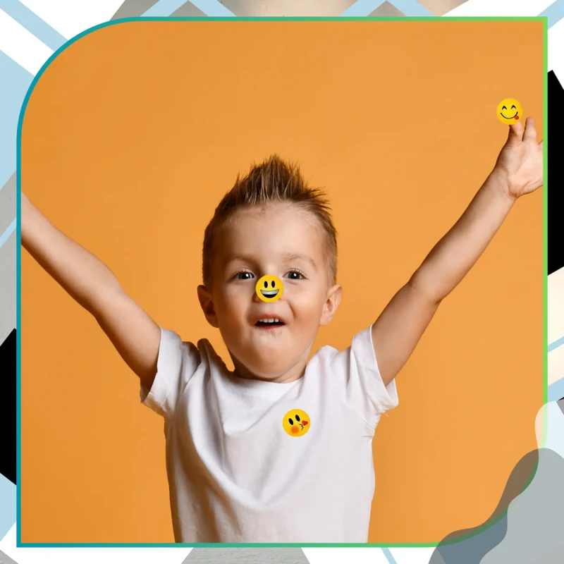 Naklejki-emoji-kolorowe-na-rolce-500-szt.-emotki-DIY-dla-dzieci.webp