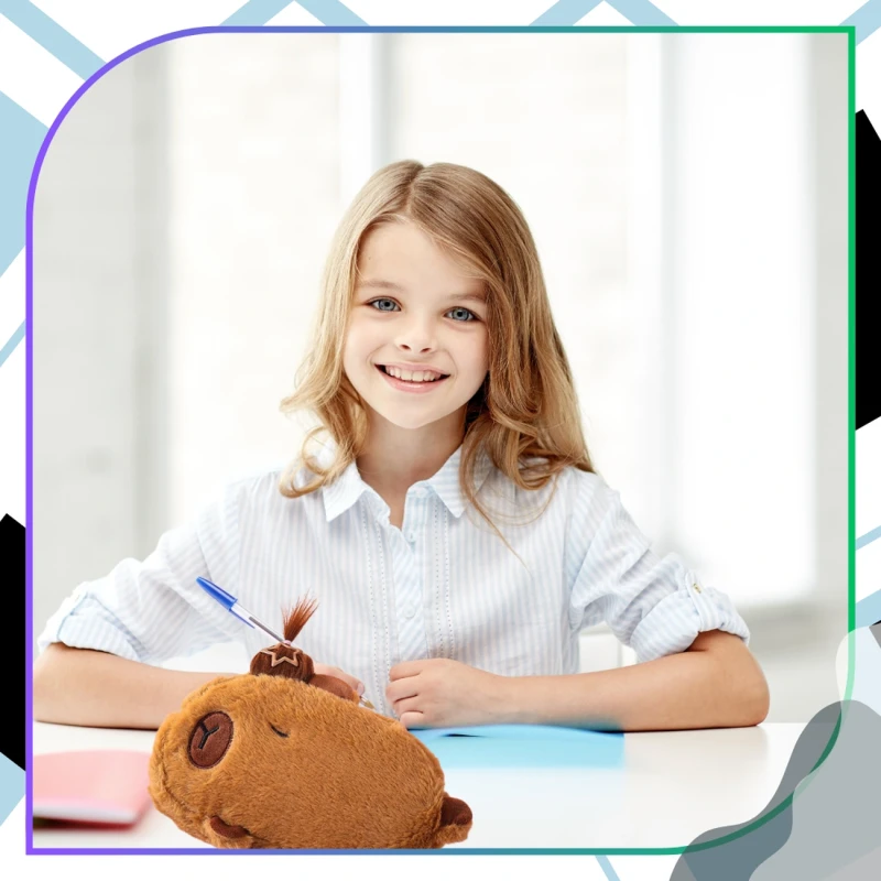 Piórnik saszetka do szkoły Kapibara pluszowy szkolny + akcesoria 3.webp